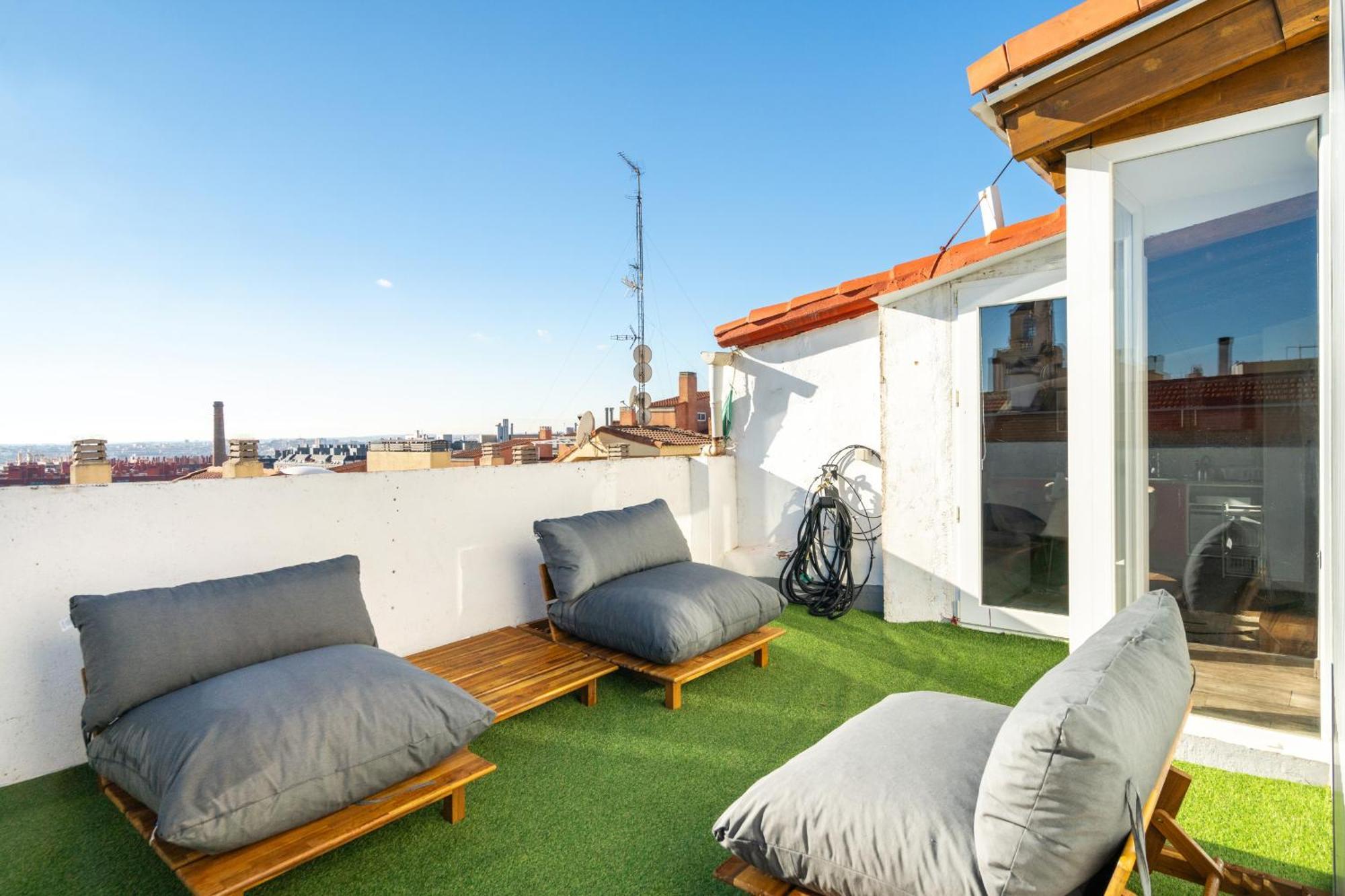 Appartement Atico Con Terraza En Lavapies Alquiler Temporal à Madrid Extérieur photo