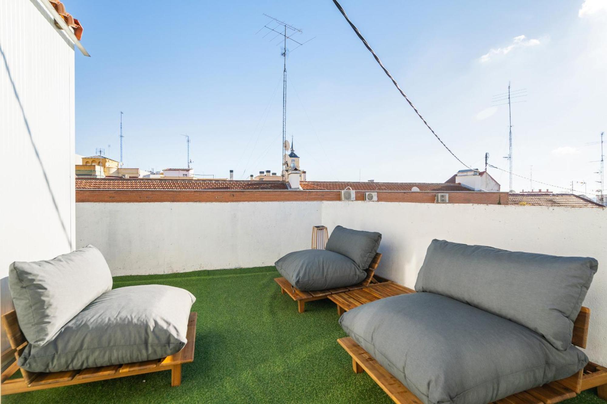 Appartement Atico Con Terraza En Lavapies Alquiler Temporal à Madrid Extérieur photo