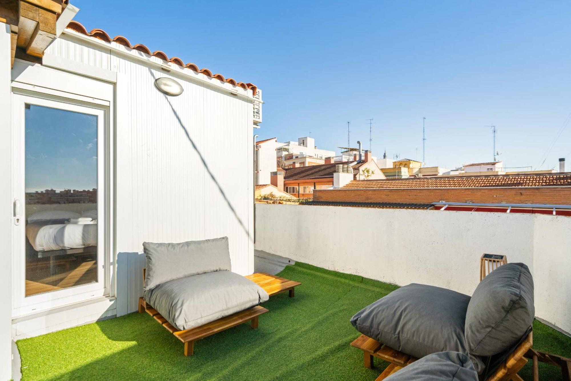Appartement Atico Con Terraza En Lavapies Alquiler Temporal à Madrid Extérieur photo